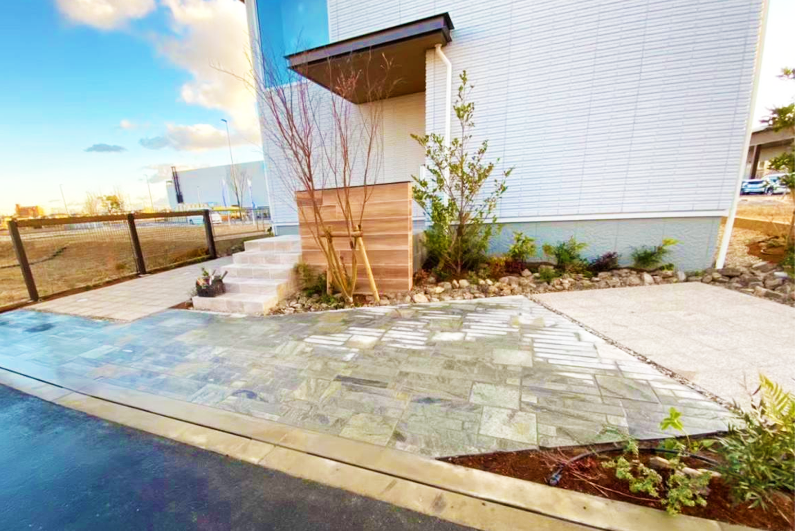 門袖×平板×タイルアプローチ外構